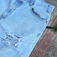 Load image into Gallery viewer, Levi’s 550 ‘02
