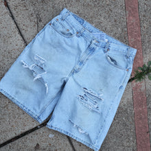 Load image into Gallery viewer, Levi’s 550 ‘02
