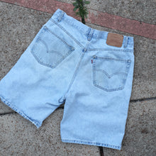 Load image into Gallery viewer, Levi’s 550 ‘02
