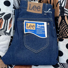 Load image into Gallery viewer, Lee Regular Fit (dead stock)
